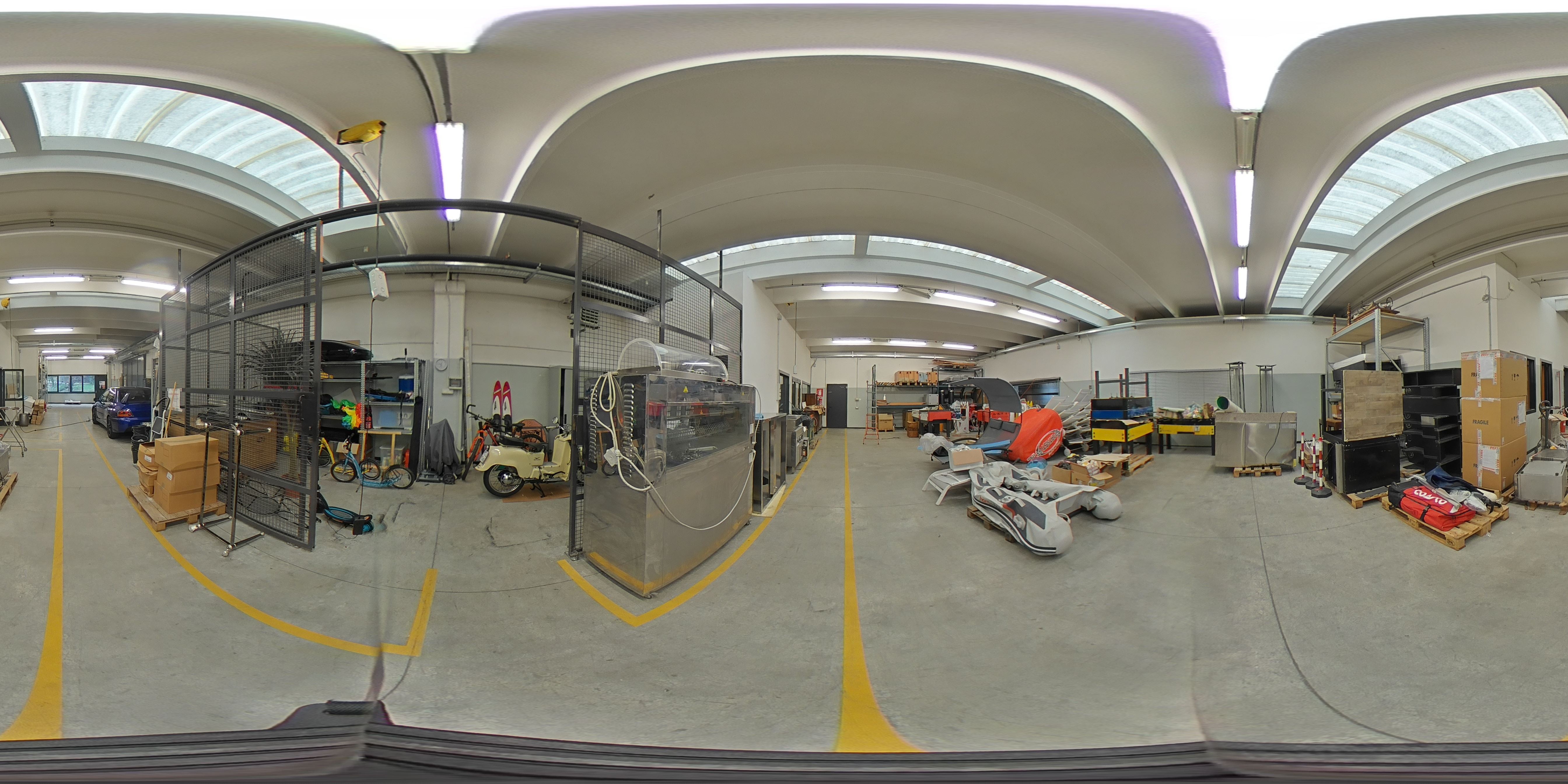 Capannone in Affitto Pescate