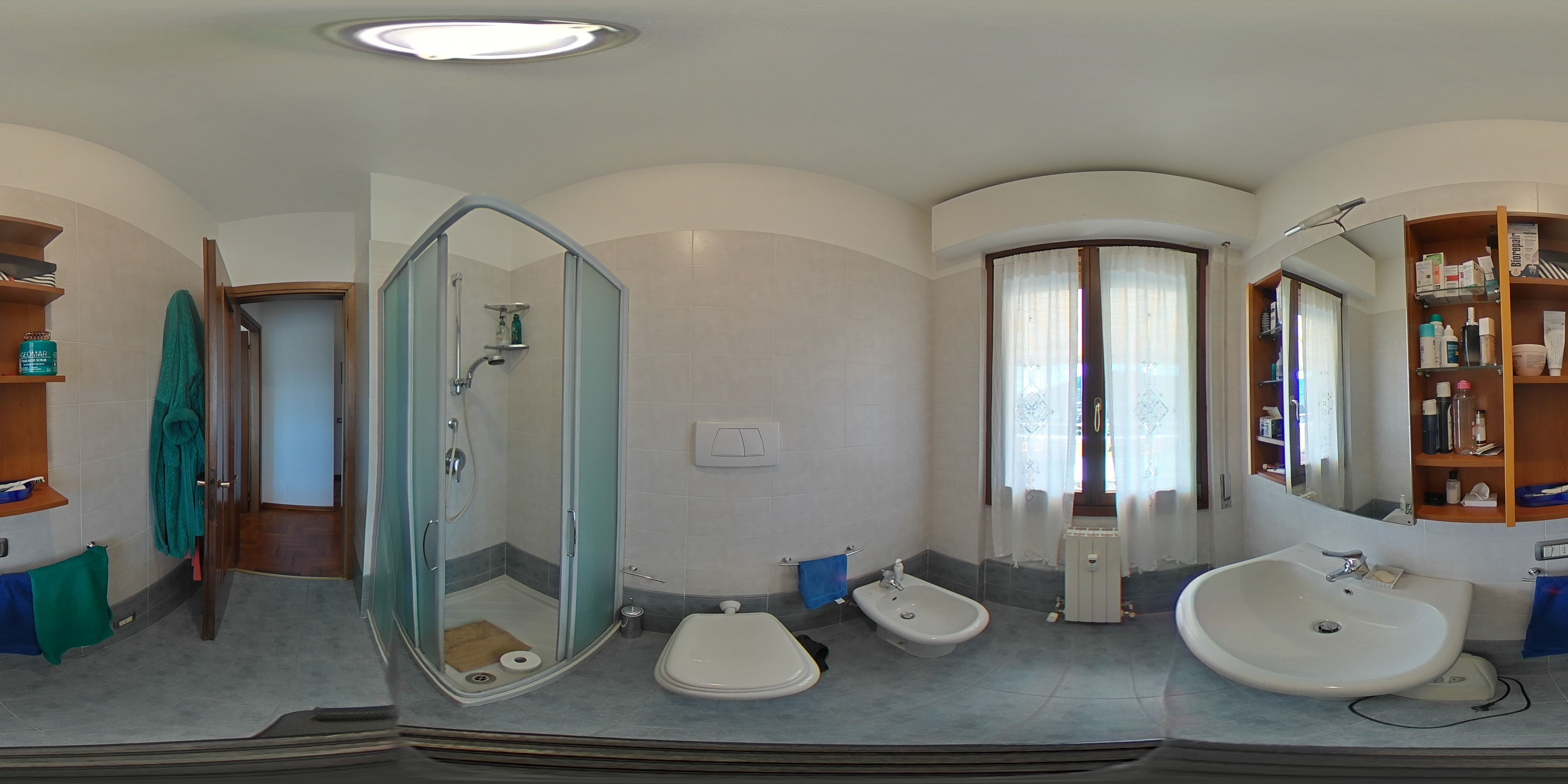 Secondo bagno con doccia