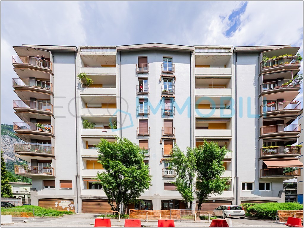 LA CASA DI FRONTE AL LAGO